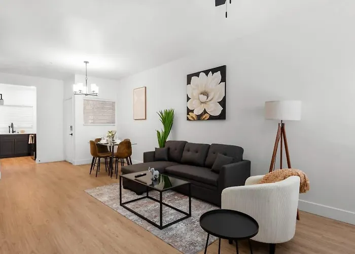 Stylish 2br-pool, Yoga Rm, Gym, Cabanas, Bbq,prkng Scottsdale