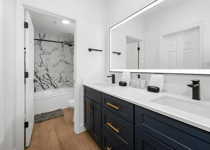Stylish 2br-pool, Yoga Rm, Gym, Cabanas, Bbq,prkng * Scottsdale