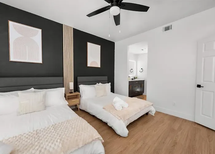 Stylish 2br-pool, Yoga Rm, Gym, Cabanas, Bbq,prkng