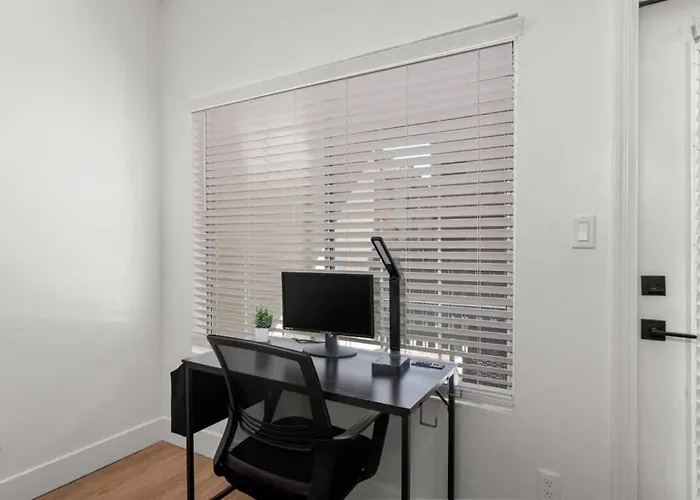 Stylish 2br-pool, Yoga Rm, Gym, Cabanas, Bbq,prkng Scottsdale