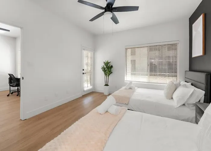 Stylish 2br-pool, Yoga Rm, Gym, Cabanas, Bbq,prkng Apartment