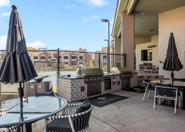 Apartment Stylish 2br-pool, Yoga Rm, Gym, Cabanas, Bbq,prkng