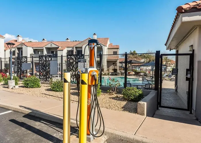 Apartment Stylish 2br-pool, Yoga Rm, Gym, Cabanas, Bbq,prkng Scottsdale