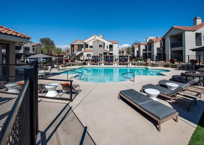 Stylish 2br-pool, Yoga Rm, Gym, Cabanas, Bbq,prkng *